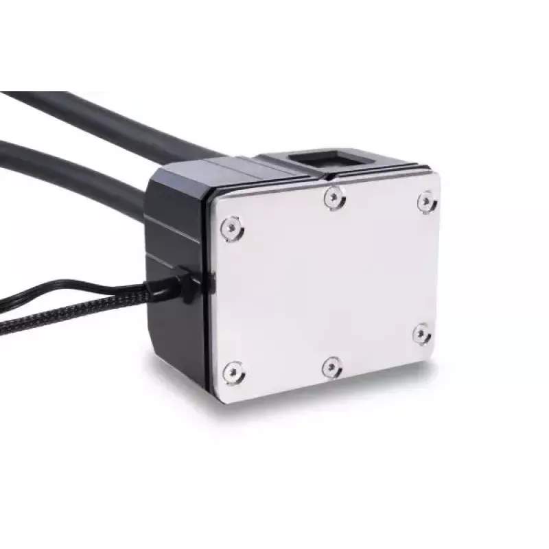 Šioje universalioje skysčio aušinimo sistemoje Alphacool 13074 — 120 mm ventiliatoriai, 3 ventiliatoriai, 2500 RPM, 40 cm vamzdeliai, varinis radiatorius, kelių spalvų LED, juoda