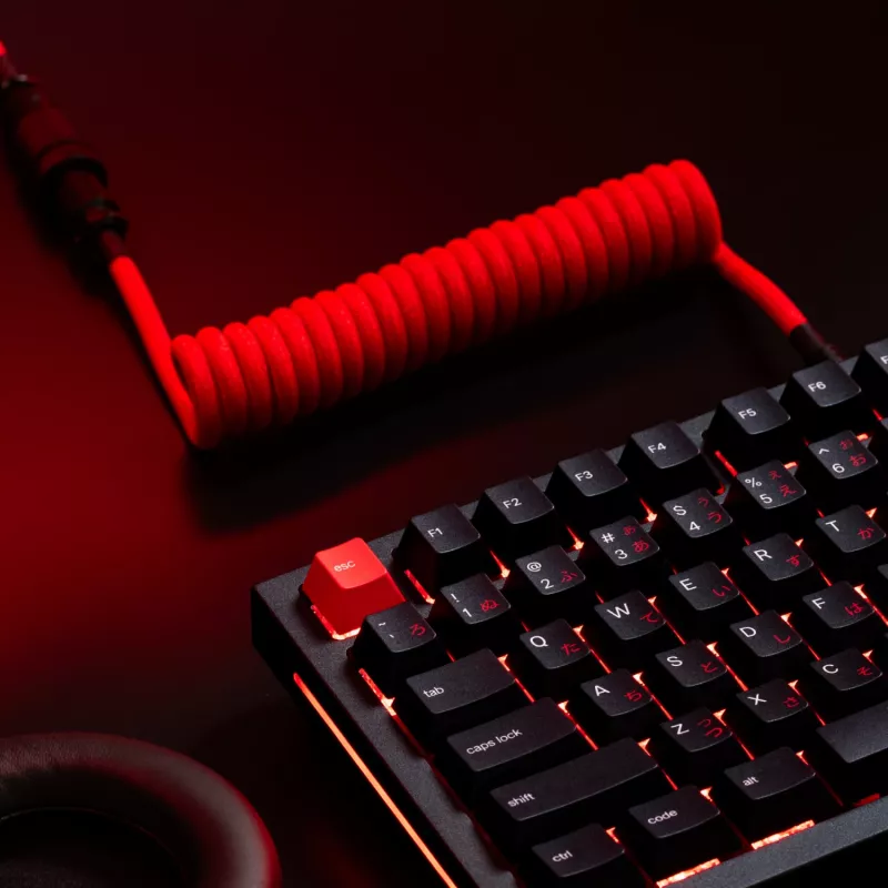 Susuktas USB laidas GLORIOUS, skirtas GMMK Crimson Red — nuimamas klaviatūros laidas, susukta konstrukcija