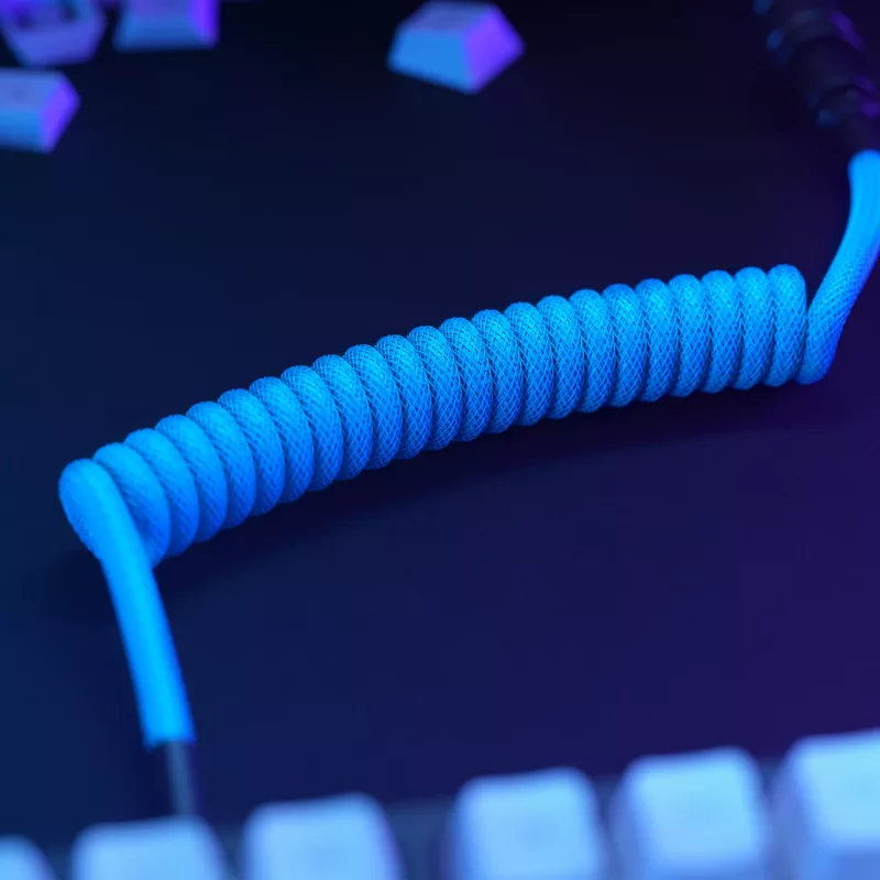 Suvyta USB kabelis GLORIOUS GMMK Electric Blue – Nuimamas klaviatūros kabelis, stačiakampės jungtys