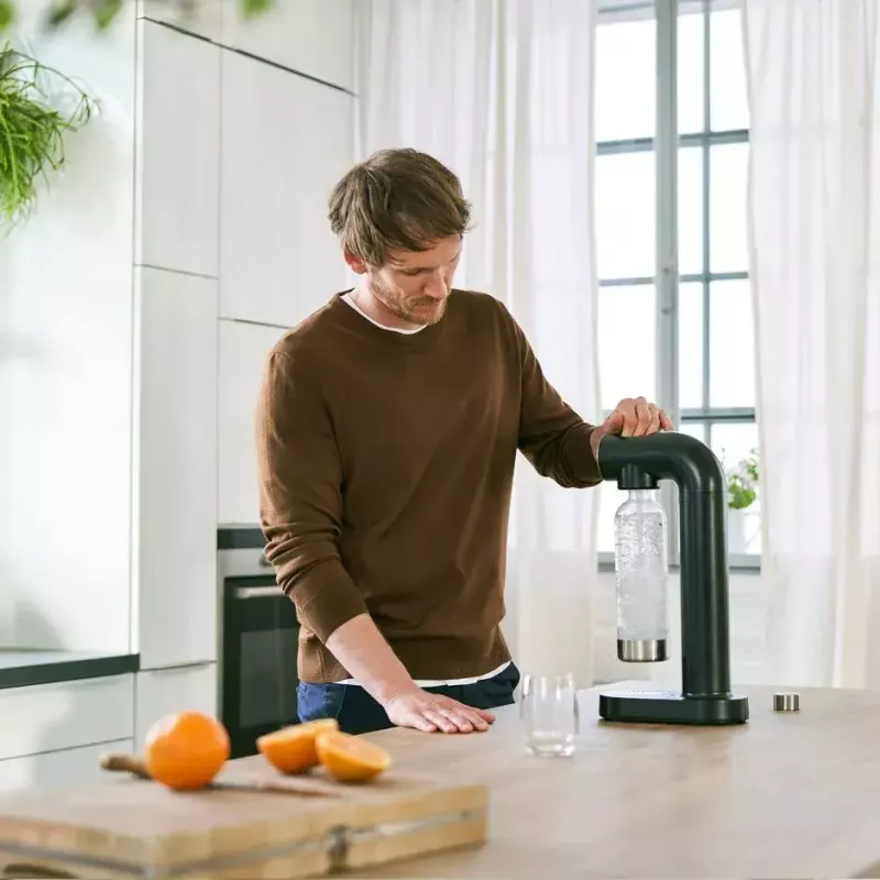Sodos aparatas BRITA sodaONE Juoda Sidabrinė — saturatorius, 60 l našumas, be BPA, 450×129×240 mm