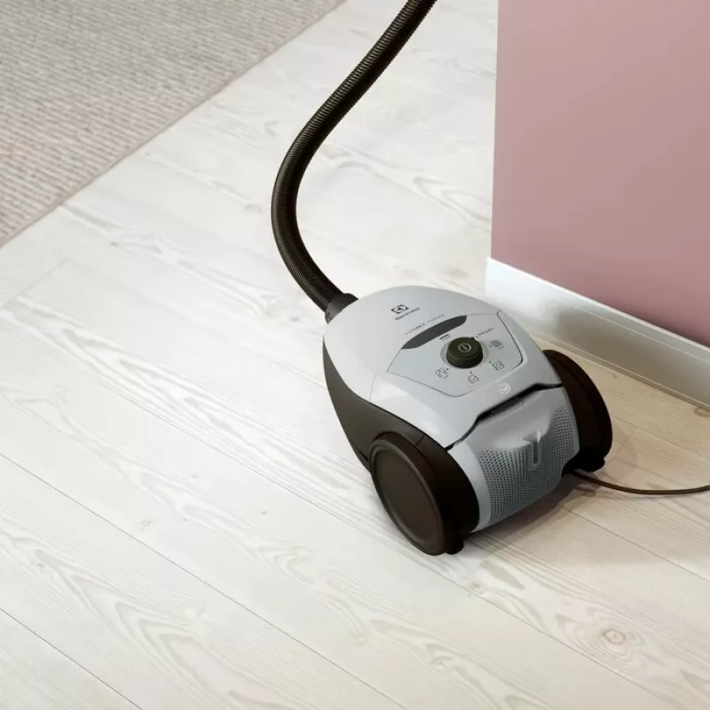 Cilindrinis dulkių siurblys Electrolux Pure D8 — 3,5 l dulkių maišelis, 600 W, teleskopinis vamzdis, higieninis filtras, 12 m veikimo spindulys