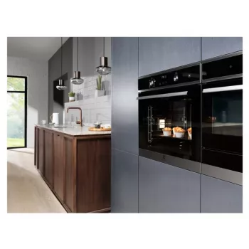 Įmontuojama elektrinė orkaitė Electrolux EOD4P57H — 72 l, pirolizinis savaiminis išsivalymas, garai ir konvekcija, grilis 2300 W, juoda