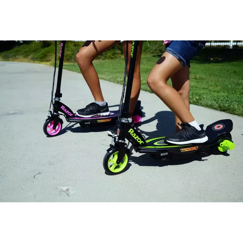 Elektrinis paspirtukas Razor Power Core E90 — 12 V švino baterija, iki 16 km/val. greitis, plieninis rėmas, vientisi ratai, apkrova 54 kg