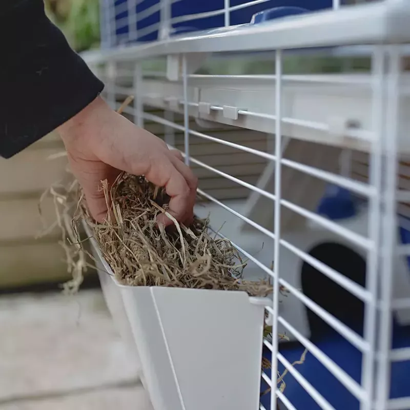 Cage FERPLAST Barn 80 Rabbit Pilka White — 780×480×650 mm, metalas ir plastikas, su dubenėliu