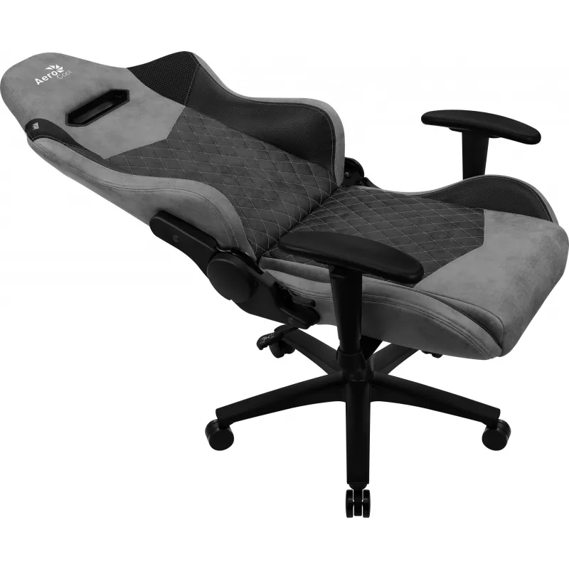 Žaidimų kėdė AEROCOOL DUKE AeroSuede juoda pilka — 2D porankiai, peteliškės mechanizmas, maks. naudotojo svoris 150 kg