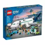 LEGO keleivinio lėktuvo konstravimo rinkinys 60367 — City serija, 913 dalių, 2 mini figūrėlės, detalus interjeras