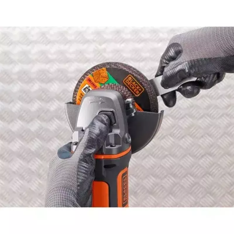 Kampinis šlifuoklis Juoda & Decker BCG720N — belaidis 18V Li-Ion, 12,5 cm diskas, iki 8600 aps./min., 3 rankenos padėtys