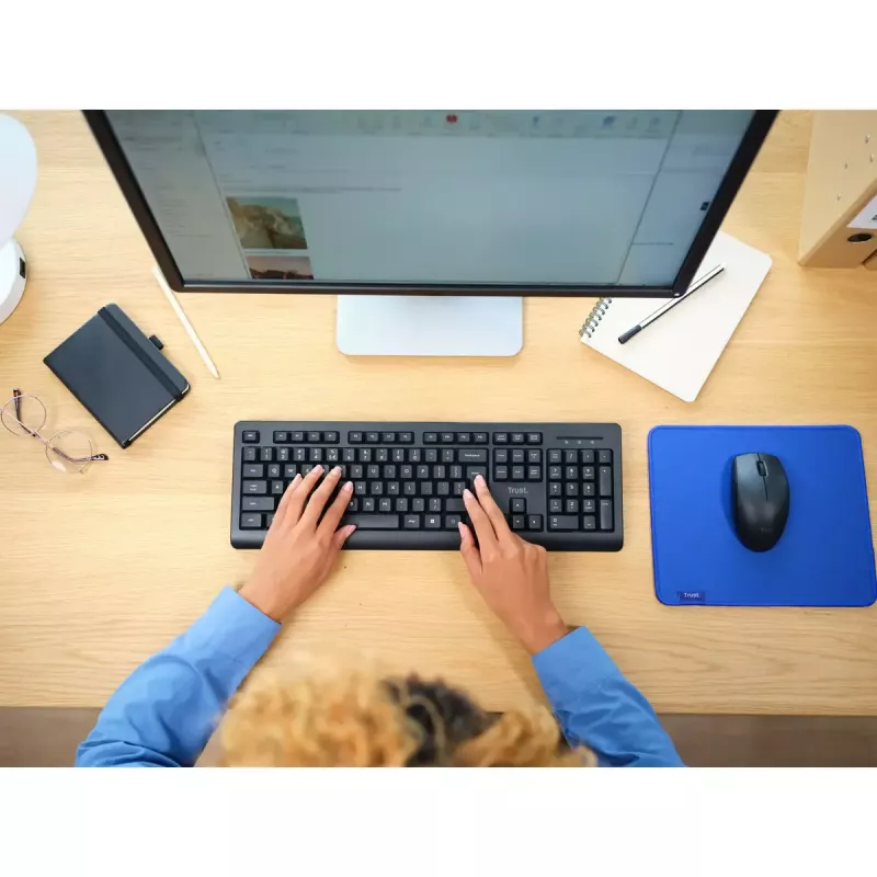 Belaidis klaviatūros ir pelės rinkinys TRUST Primo — pilno dydžio QWERTY US English klaviatūra, RF USB-A imtuvas, 1200 DPI optinė pelė, juoda