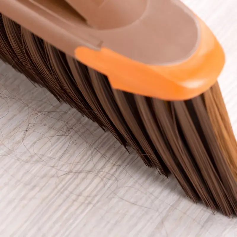 Vidaus šluota VILEDA modelis 136082 su minkštais/kietais plastikiniais šereliais ir kotu, bronzinė