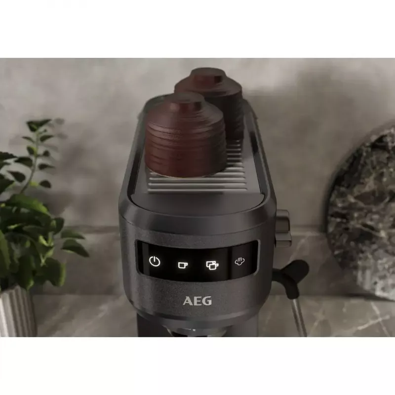 Espreso aparatas AEG EC6-1-6BST, rankinis ant stalviršio, 1,0 l vandens bakelis, 15 barų, pieno putotuvas, 1450 W, jutiklinis valdymas, juodas