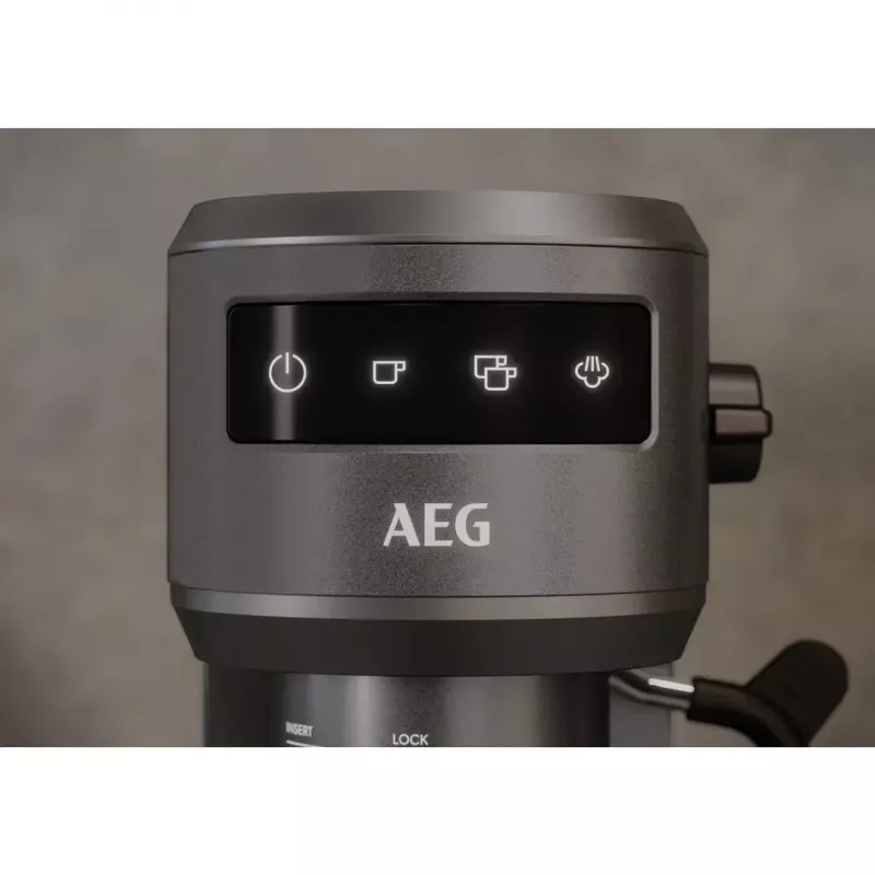 Espreso aparatas AEG EC6-1-6BST, rankinis ant stalviršio, 1,0 l vandens bakelis, 15 barų, pieno putotuvas, 1450 W, jutiklinis valdymas, juodas
