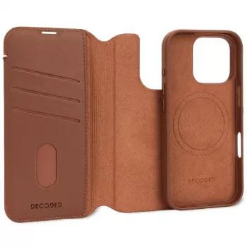 Decoded odinis nuimamas piniginės dėklas telefonui iPhone 16 Pro — rudas, natūrali oda, mikropluoštas, 6,3 colio ekranas, 3 kortelių kišenės