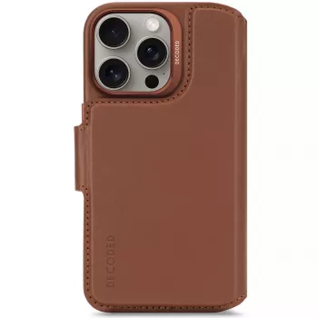 Decoded odinis nuimamas piniginės dėklas telefonui iPhone 16 Pro — rudas, natūrali oda, mikropluoštas, 6,3 colio ekranas, 3 kortelių kišenės