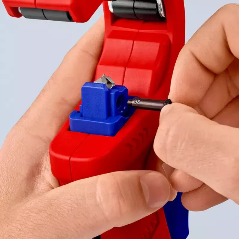 Vamzdžių pjoviklis Knipex 90 23 01 BK plieninė geležtė plastikinė rankena 165 mm