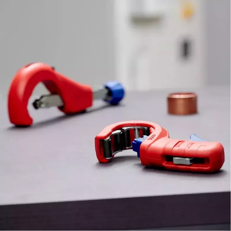 Vamzdžių pjoviklis Knipex 90 23 01 BK plieninė geležtė plastikinė rankena 165 mm