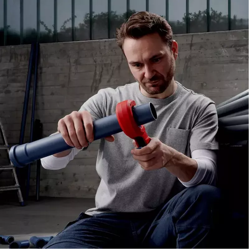 Vamzdžių pjoviklis Knipex 90 23 01 BK plieninė geležtė plastikinė rankena 165 mm