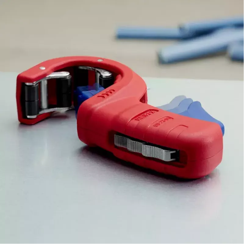 Vamzdžių pjoviklis Knipex 90 23 01 BK plieninė geležtė plastikinė rankena 165 mm