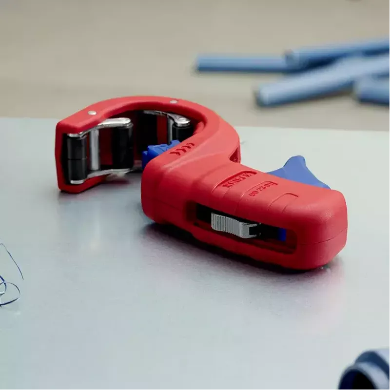 Vamzdžių pjoviklis Knipex 90 23 01 BK plieninė geležtė plastikinė rankena 165 mm