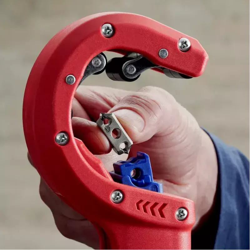 Vamzdžių pjoviklis Knipex 90 23 01 BK plieninė geležtė plastikinė rankena 165 mm