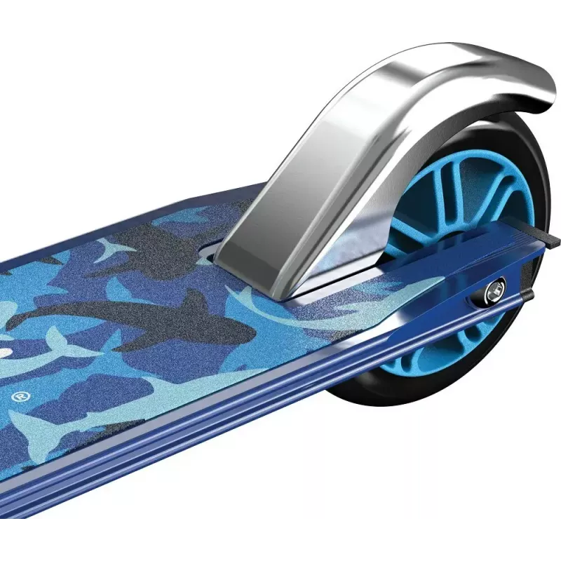 Paspirtukas Razor Model A Shark Camo — sulankstomas lengvas vaikų/paauglių paspirtukas, 2 ratai, reguliuojamas vairas, maks. apkrova 65 kg