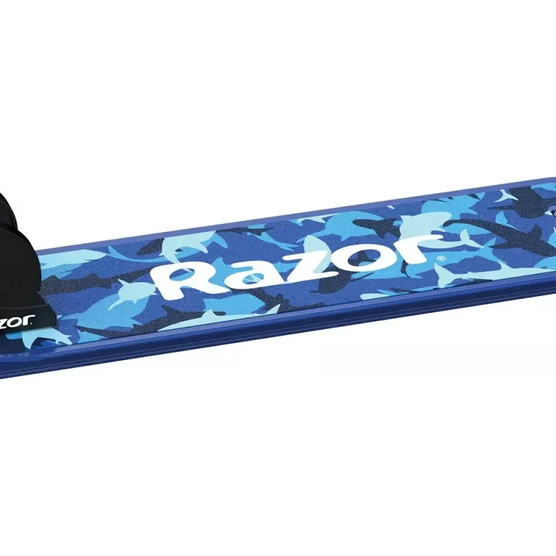 Paspirtukas Razor Model A Shark Camo — sulankstomas lengvas vaikų/paauglių paspirtukas, 2 ratai, reguliuojamas vairas, maks. apkrova 65 kg