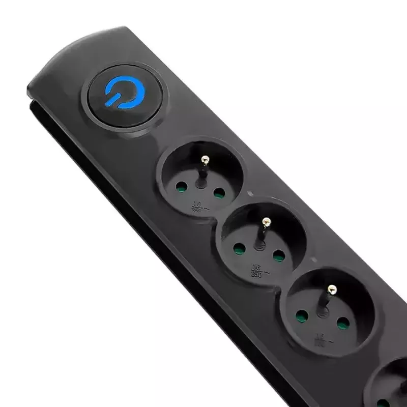 Apsauginis šakotuvas QOLTEC 50104 — 4 kintamosios srovės lizdai, 230 V, 1,5 m kabelis, juodas