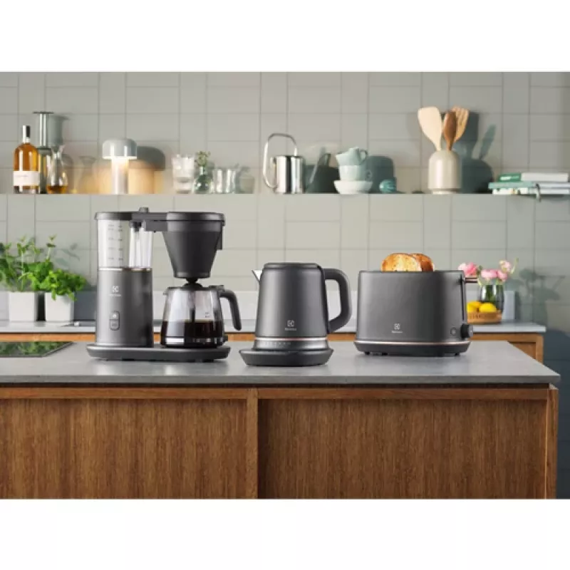Electrolux E7K16BP elektrinis virdulys 1,7 l 2400 W juodas, varinis