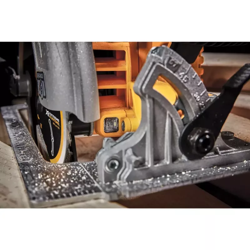Nešiojamas diskinis pjūklas DeWALT DCS573NT-XJ