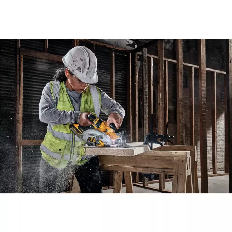 Nešiojamas diskinis pjūklas DeWALT DCS573NT-XJ