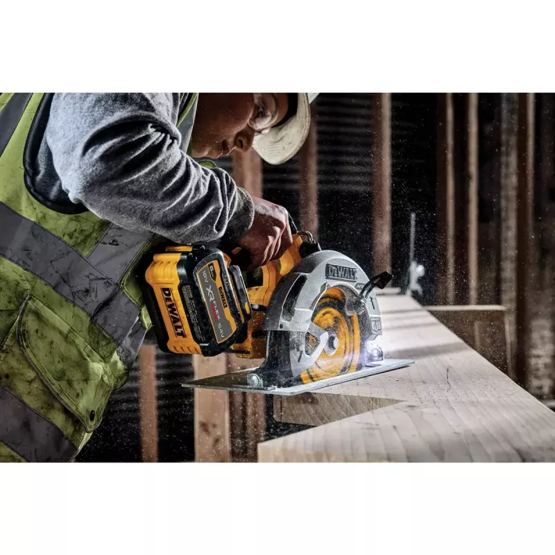 Nešiojamas diskinis pjūklas DeWALT DCS573NT-XJ