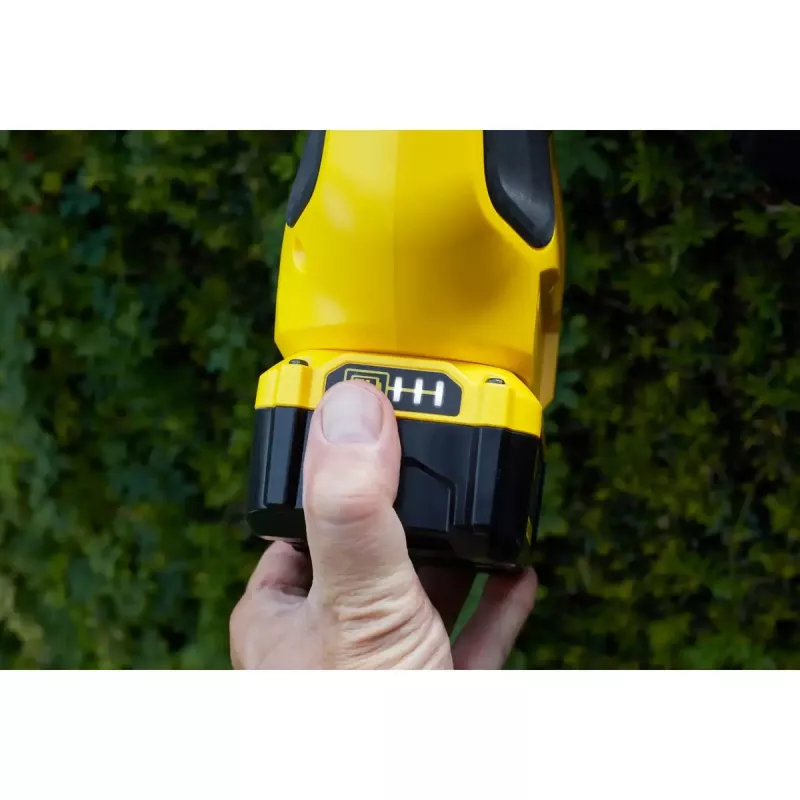 Akumuliatorinė gyvatvorių žirklė STANLEY FATMAX SFMCPH845M1-QW — 45 cm dviguba geležtė, 18 V Li‑Ion, 4,1 kg