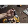 Akumuliatorinė kniedžių sklendė DeWalt DCF414NT-XJ — baterijomis maitinamas kniedijimo įrankis, nešiojamas