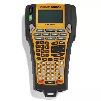DYMO Rhino 6000+ pramoninis etikečių spausdintuvas | Prie kompiuterio jungiamas etikečių spausdintuvas su kietu nešiojimo dėklu | Sudėtyje yra 1 vinilo juostos kasetė, 1 lanksti nailono juostos kasetė ir įkraunama ličio jonų baterija