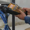 DYMO Rhino 6000+ pramoninis etikečių spausdintuvas | Prie kompiuterio jungiamas etikečių spausdintuvas su kietu nešiojimo dėklu | Sudėtyje yra 1 vinilo juostos kasetė, 1 lanksti nailono juostos kasetė ir įkraunama ličio jonų baterija