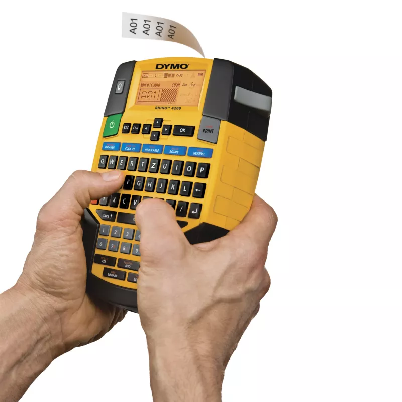 DYMO RHINO 4200 pramoninio etikečių spausdintuvo rinkinys dėkle | QWERTZ klaviatūra ir laiką taupantys spartieji klavišai | Patvarus etikečių spausdintuvas darbo vietoms ir intensyviam ženklinimo darbams