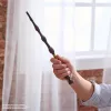 Wizarding World Haris Poteris, 12 colių Magiškas kolekcinis Albuso Dumbldoro lazdelė su stovu ir lieto metalo ikona, Magiškos būtybės, Aksesuaras kostiumams