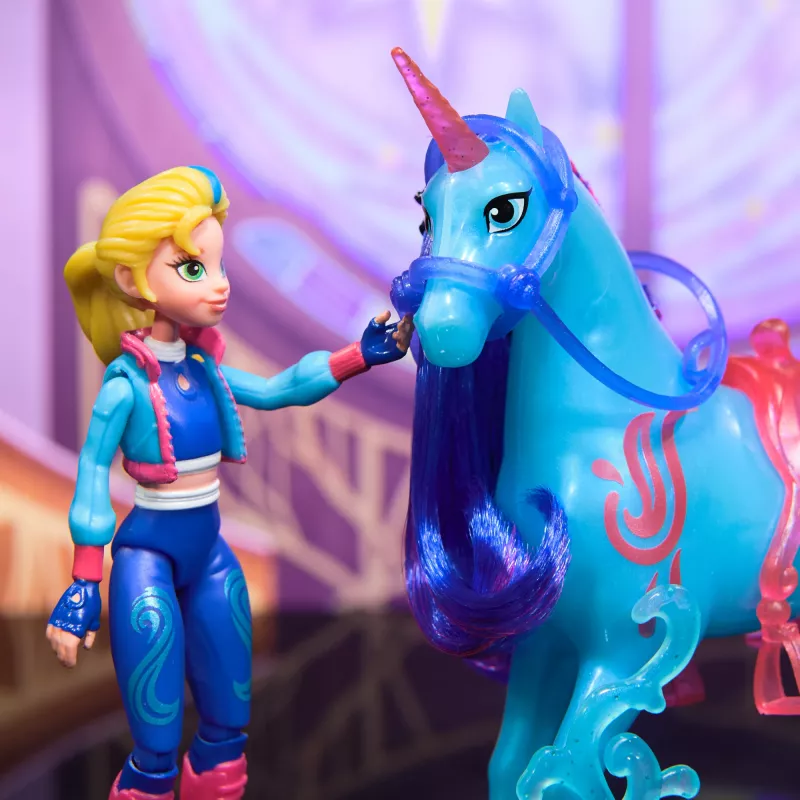 Žaislinė figūrėlė Spin Master Unicorn Academy Isabel su tikrais karčiais ir uodega bei šepetėliu