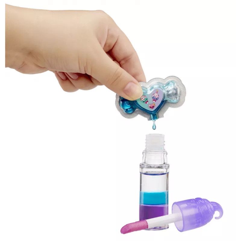 MGA Entertainment Yummiland Mystery Lip Gloss lėlė - Carly Cakepop