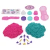 Kinetic Sand Shimmer, Unicorn Bake Shoppe žaidimų rinkinys, 16oz (žvilganti žalsvai mėlyna ir neoninė rožinė), 8 vienaragių įrankiai, sensoriniai žaislai vaikams nuo 3 metų