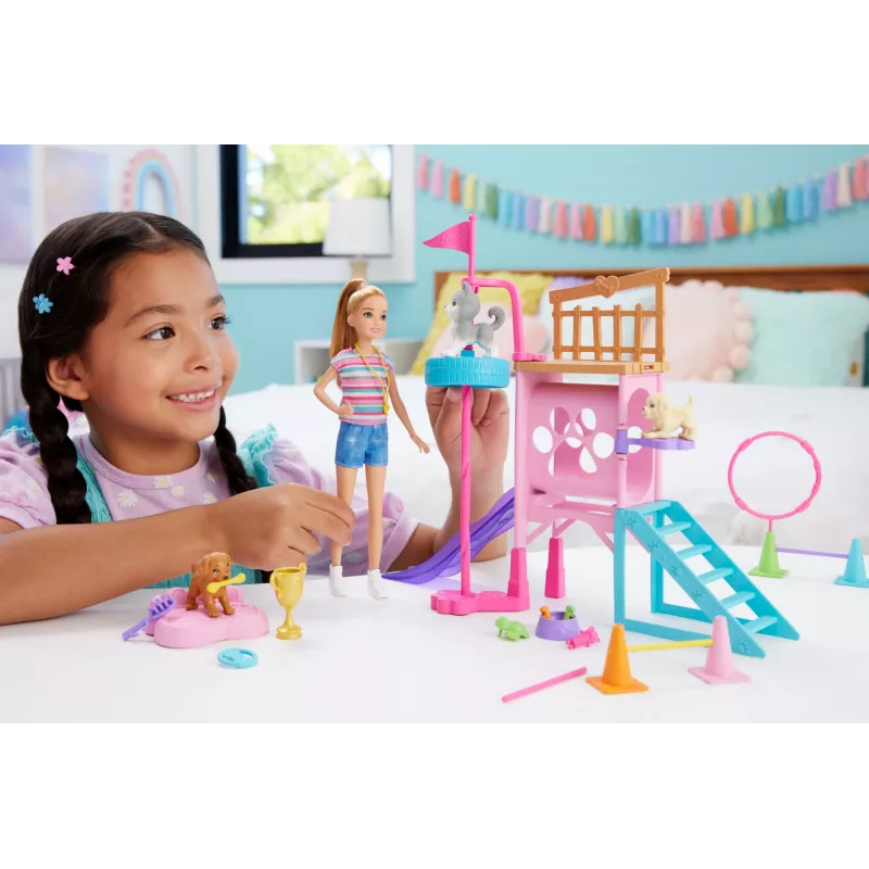 „Barbie and Stacie to the Rescue“ šuniukų žaidimų aikštelės žaidimo rinkinys su lėle, 3 šunų figūrėlėmis ir priedais