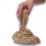 Kinetic Sand, 2 svarų rudas žaidimų smėlis, formuojami sensoriniai žaislai vaikams, užsandarinamas maišelis (pakuotė gali skirtis), skirtas vaikams nuo 3 metų