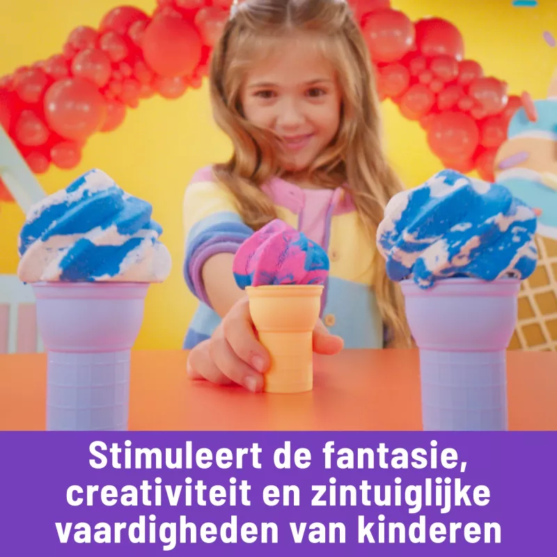 Kinetic Sand, minkštų ledų stotelė, Velykų krepšelio priedai, 14oz formuojamo žaidimų smėlio (3 spalvos), 2 ledų kaušeliai ir 2 įrankiai