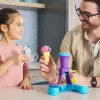 Kinetic Sand, minkštų ledų stotelė, Velykų krepšelio priedai, 14oz formuojamo žaidimų smėlio (3 spalvos), 2 ledų kaušeliai ir 2 įrankiai