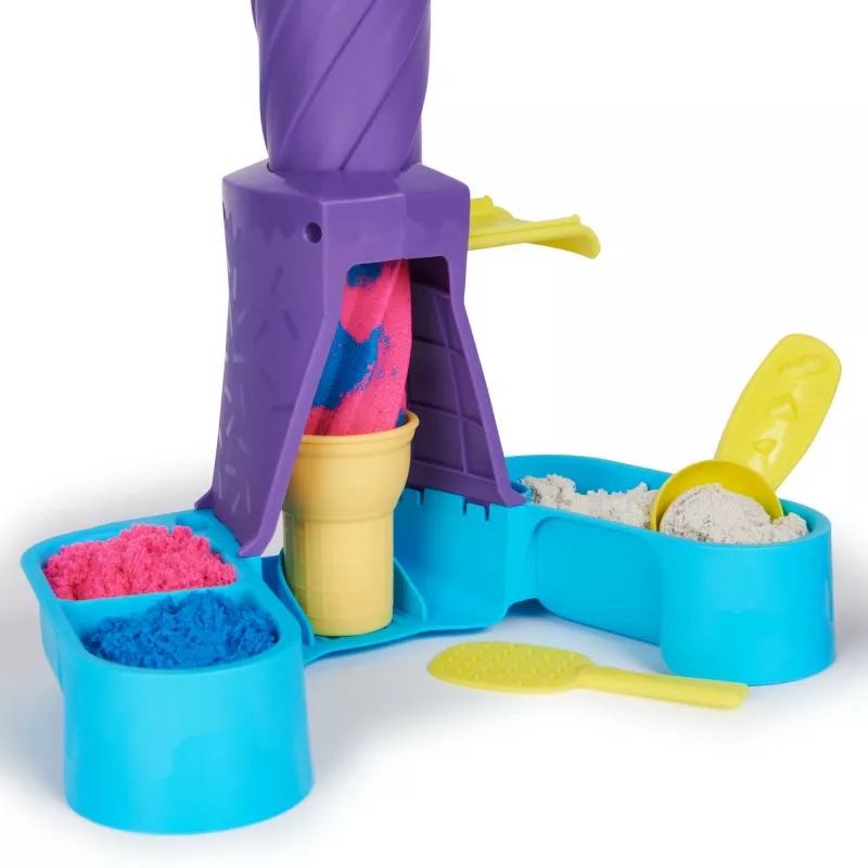 Kinetic Sand, minkštų ledų stotelė, Velykų krepšelio priedai, 14oz formuojamo žaidimų smėlio (3 spalvos), 2 ledų kaušeliai ir 2 įrankiai