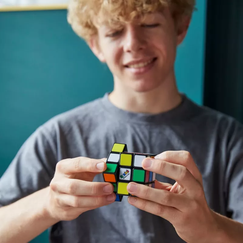 3x3 Rubik’o kubo galvosūkis iš Spin Master — Originalius 3x3, rekomenduojamas amžius 8+