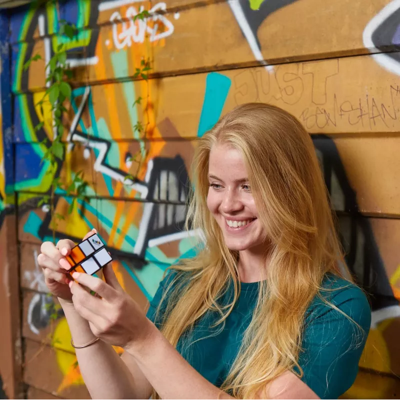 Rubik’s Mini 2x2, 2x2 klasikinė spalvų derinimo dėlionė, kišeninio dydžio smegenis lavinantis žaislas, pakuotė gali skirtis