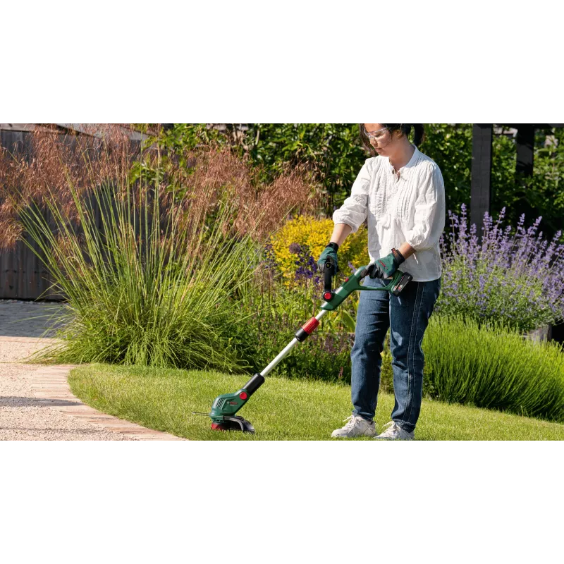 Bosch UniversalGrassCut 18V-26-500 26 cm Baterija Juoda, Žalia