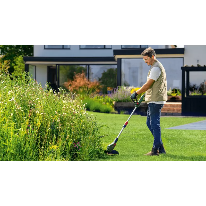 Bosch UniversalGrassCut 18V-26-500 26 cm Baterija Juoda, Žalia