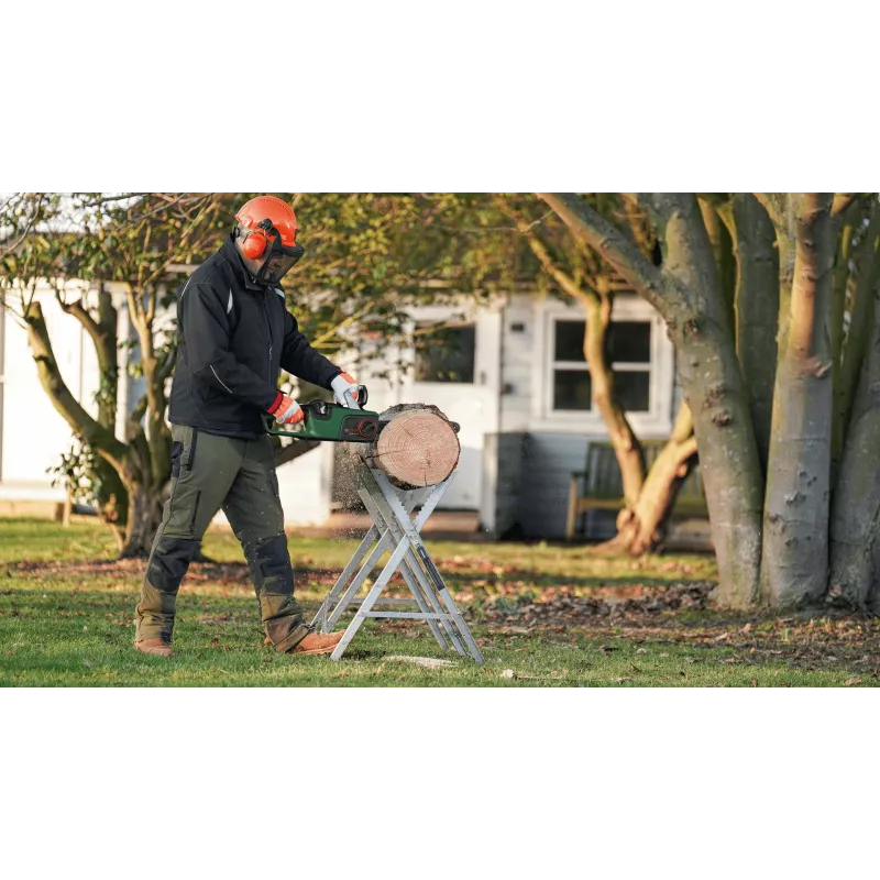 Akumuliatorinis grandininis pjūklas Bosch AdvancedChain 36V-35-40 — 36V, 2 Ah baterija, 35 cm kreipiamoji juosta, 31 cm pjovimo ilgis