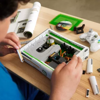 “MEGA” „Microsoft Xbox 360“ kopijos konstravimo žaislų rinkinys su lemputėmis (1342 dalys) kolekcionieriams